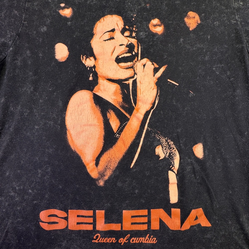 VTG Selena Tour Shirt Men's Large Queen of Cumbia‎ Black Wash Y2K Short Sleeve